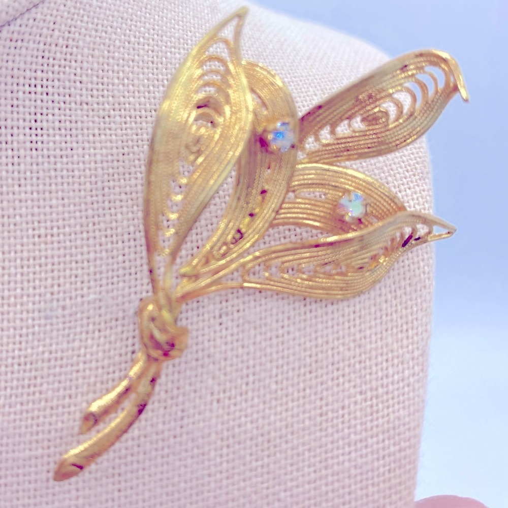Vintage Elegant Gold Floral/Leaf  Brooch With Small Clear AB Rhinestones